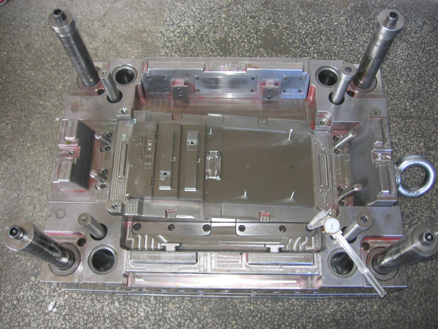 注塑模具分型面設置等高墊塊,間隙排氣 注塑模具分型面設置等高墊塊,間隙排氣